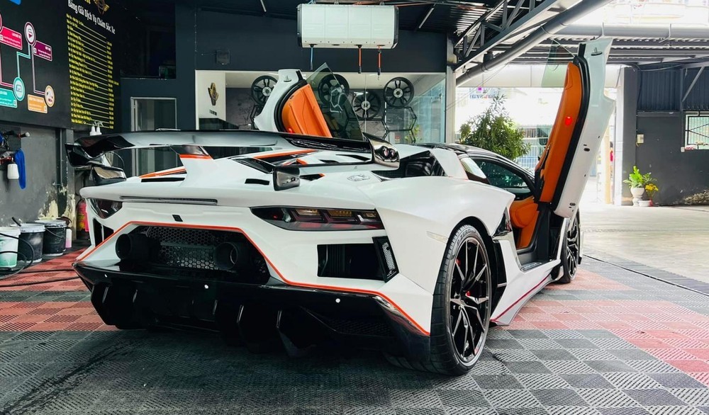 Lamborghini Aventador Roadster độ thành SVJ đầu tiên tại Việt Nam Lamborghini Aventador Roadster độ thành SVJ đầu tiên tại Việt Nam