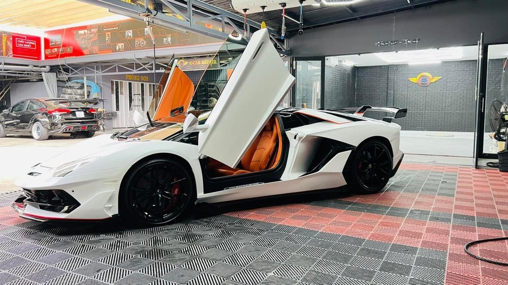 Lamborghini Aventador Roadster độ thành SVJ đầu tiên tại Việt Nam Lamborghini Aventador Roadster độ thành SVJ đầu tiên tại Việt Nam