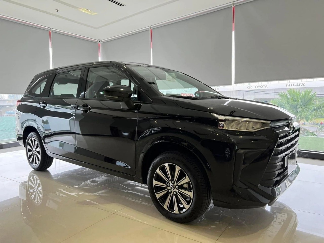 Cận cảnh Toyota Avanza Premio phiên bản MT Cận cảnh Toyota Avanza Premio phiên bản MT