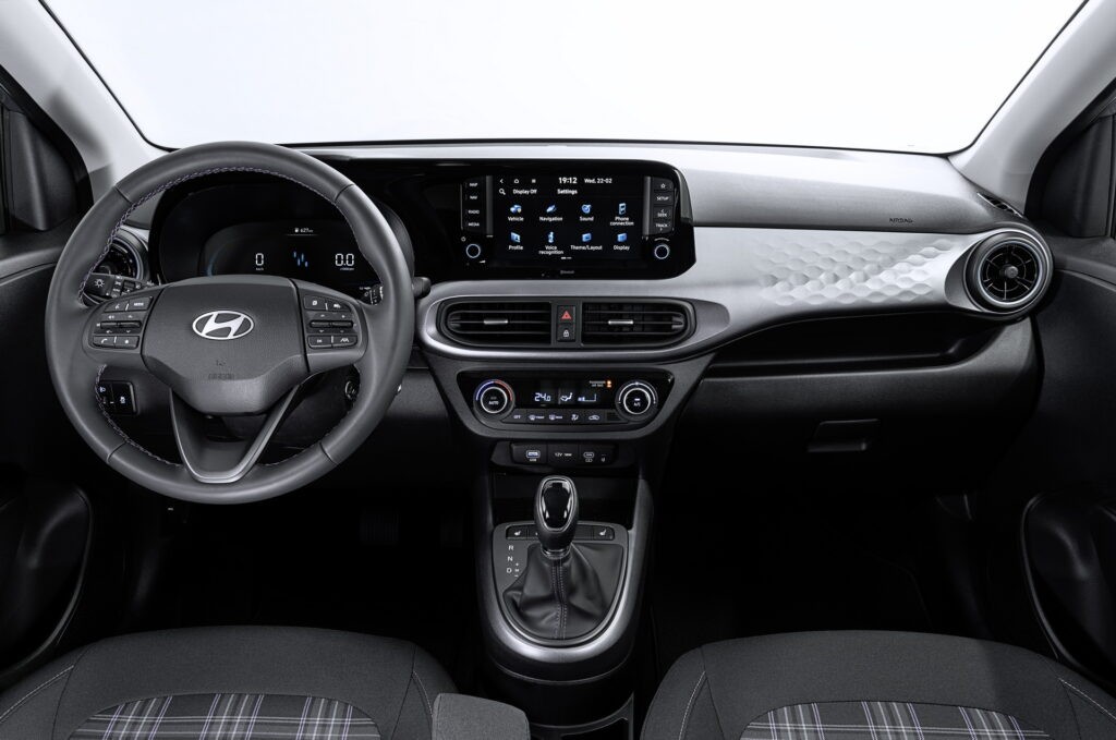 Cận cảnh Hyundai Grand i10 2023 vừa được ra mắt Cận cảnh Hyundai Grand i10 2023 vừa được ra mắt