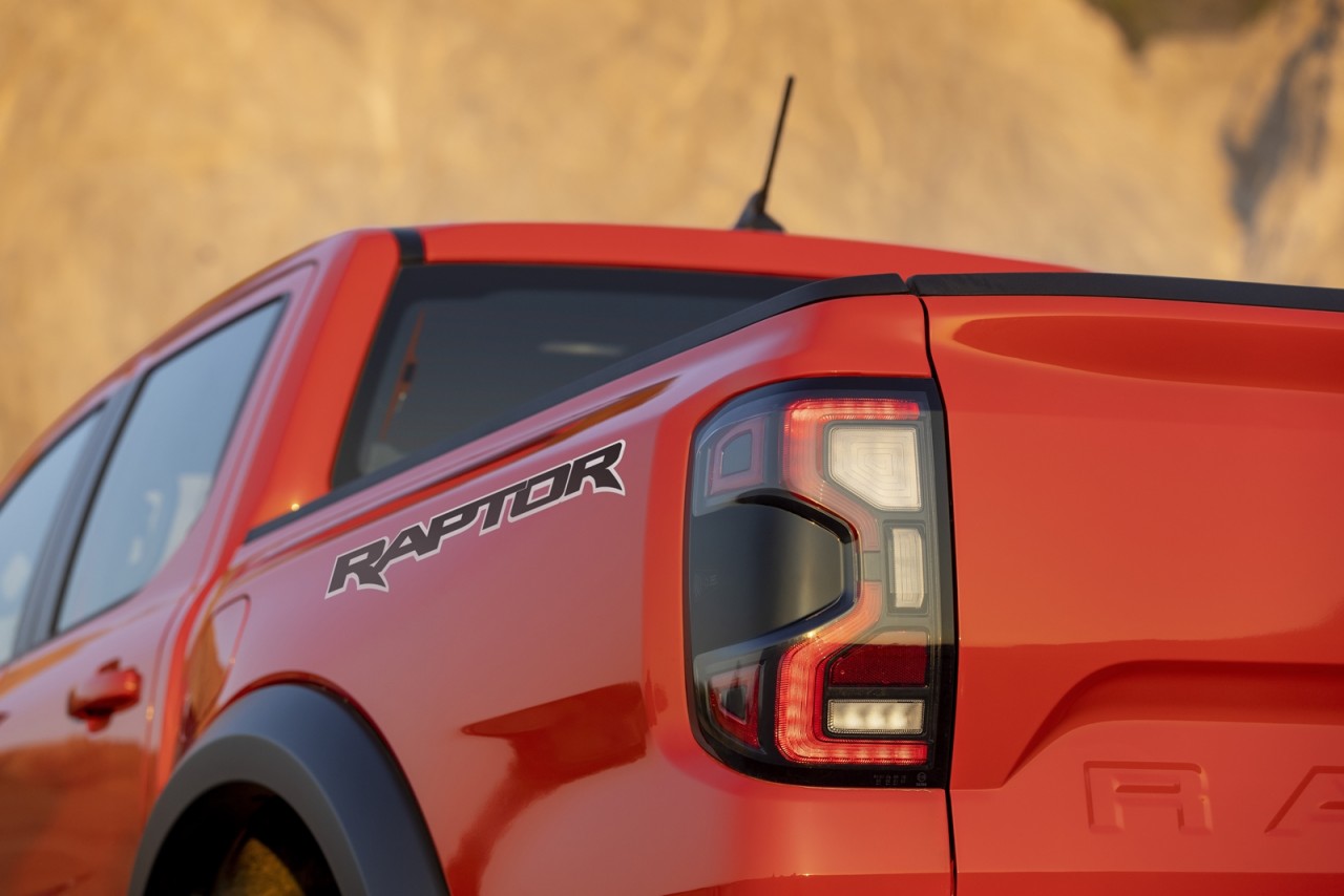 Ford Ranger Raptor thế hệ mới ra mắt tại Việt Nam, không có động cơ V6 Ford Ranger Raptor thế hệ mới ra mắt tại Việt Nam, không có động cơ V6
