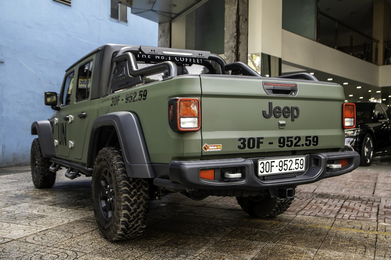 Ông Đặng Lê Nguyên Vũ tự lái bán tải Jeep đi gần 700km Ông Đặng Lê Nguyên Vũ tự lái bán tải Jeep đi gần 700km