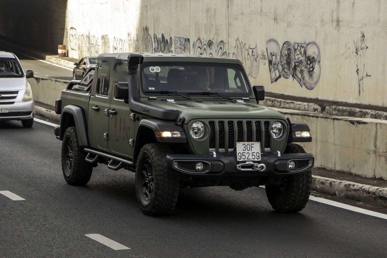 Ông Đặng Lê Nguyên Vũ tự lái bán tải Jeep đi gần 700km Ông Đặng Lê Nguyên Vũ tự lái bán tải Jeep đi gần 700km