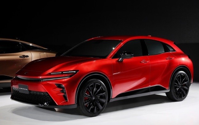 Toyota Crown Sport 2024 lộ diện, kiểu dáng như siêu xe Ferrari Toyota Crown Sport 2024 lộ diện, kiểu dáng như siêu xe Ferrari