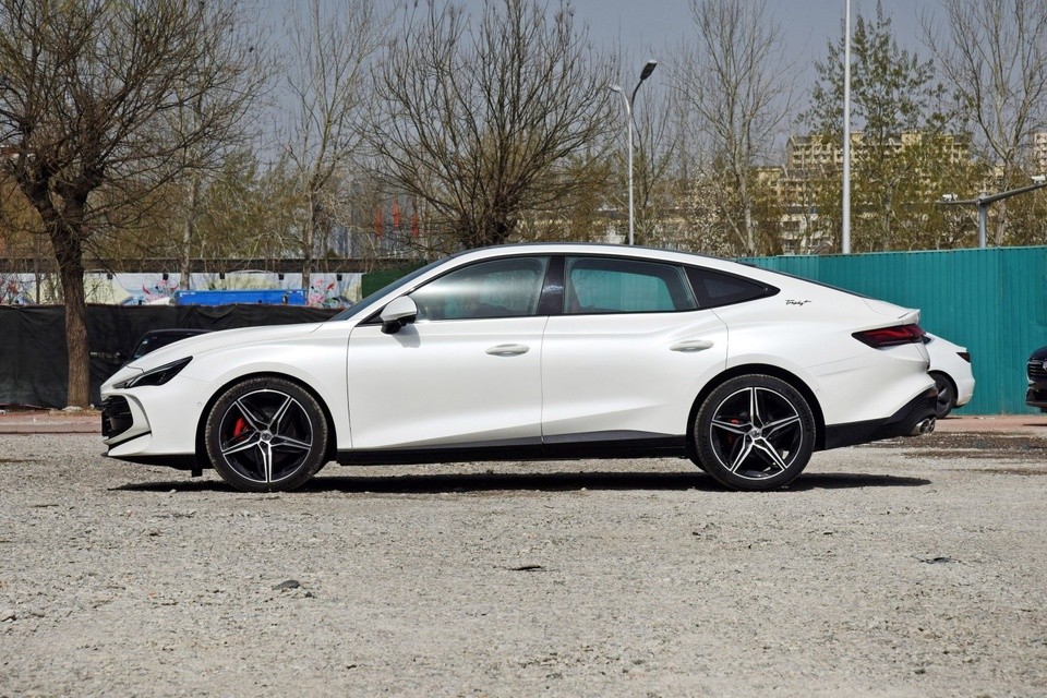 Mẫu coupe 4 cửa này sẽ ra mắt vào cuối năm nay.