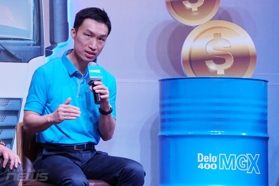 Caltex Delo 400 MGX: Thay nhớt một lần đi được 80.000km caltex delo 400 mgx thay nhot mot lan di duoc 80000km