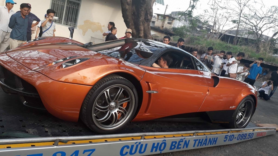 sieu xe than gio pagani huayra chinh thuc lan banh tai sai gon