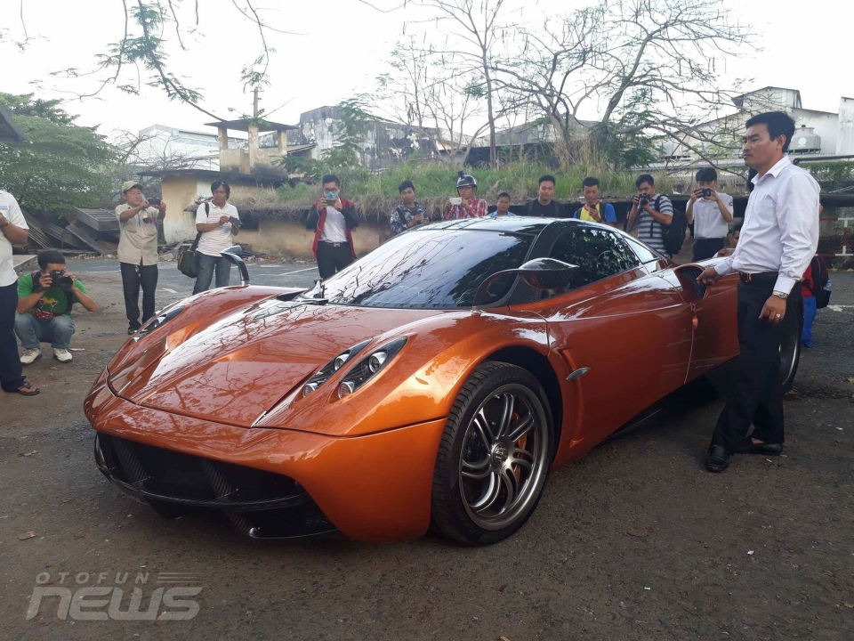sieu xe than gio pagani huayra chinh thuc lan banh tai sai gon
