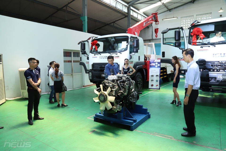 Xe tải mới của Isuzu được trang bị động cơ đạt tiêu chuẩn khí thải EURO 4 xe tai moi cua isuzu duoc trang bi dong co dat tieu chuan khi thai euro 4
