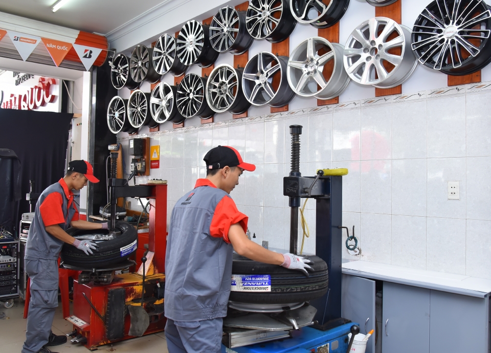 bridgestone tang uu dai 300 nghin dich vu lop khi mua 2 lop turanza gr100