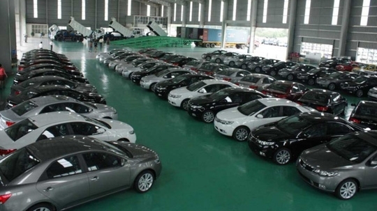 Xe hơi tăng giá, dân tình rủ nhau ngưng mua