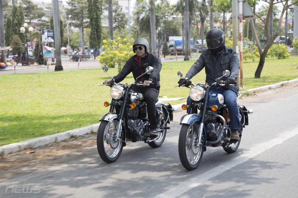 royal enfield classic 500 kieu dang co dien dam chat nha binh