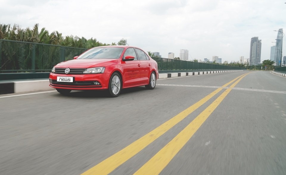 Volkswagen giảm giá Jetta lên tới 100 triệu đồng volkswagen giam gia jetta len toi 100 trieu dong