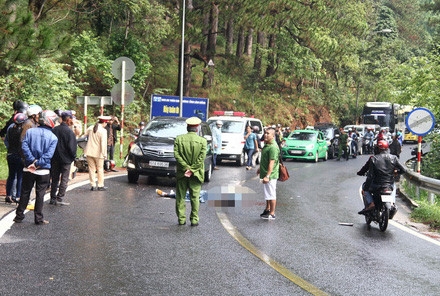 Xe máy đối đầu ôtô trên đèo Prenn, một người thiệt mạng xe may doi dau oto tren deo prenn mot nguoi thiet mang