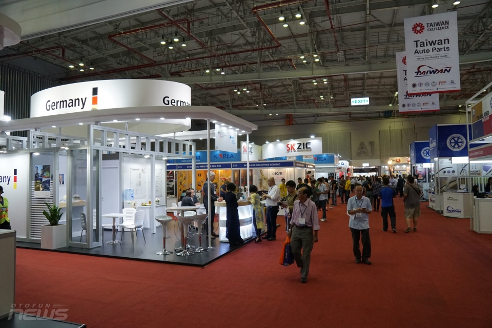 automechanika tphcm 2019 huong den dong xe thuong mai