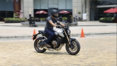 ngam honda cb1000r phong cach xe khi cuc ngau