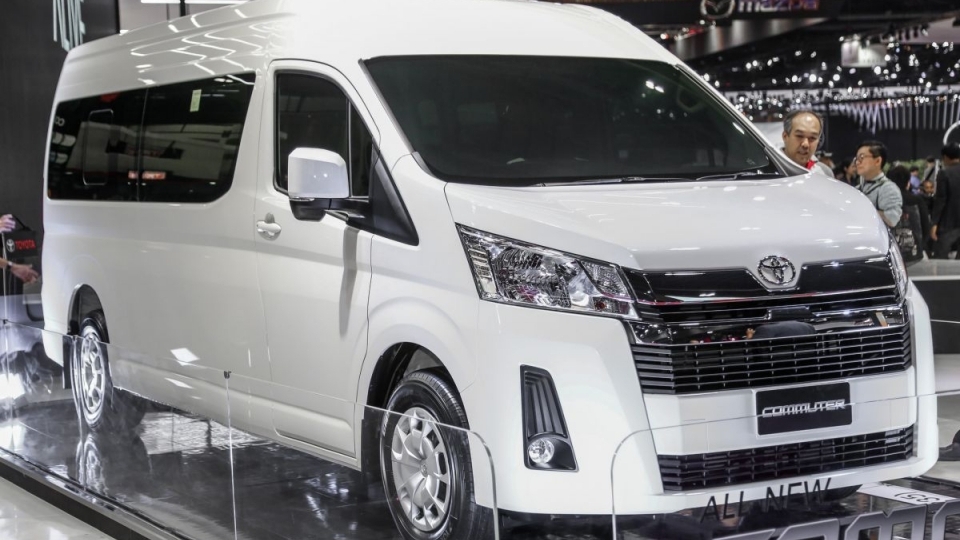 Toyota 'cá mập' Hiace 2019 ra mắt với nhiều thay đổi