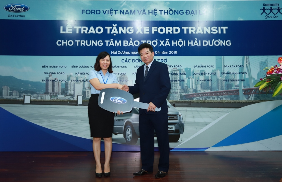 ford trao tang xe cho trung tam bao tro xa hoi tinh hai duong