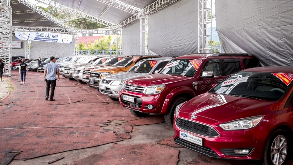Khai mạc hội chợ mua bán ô tô cũ và mới