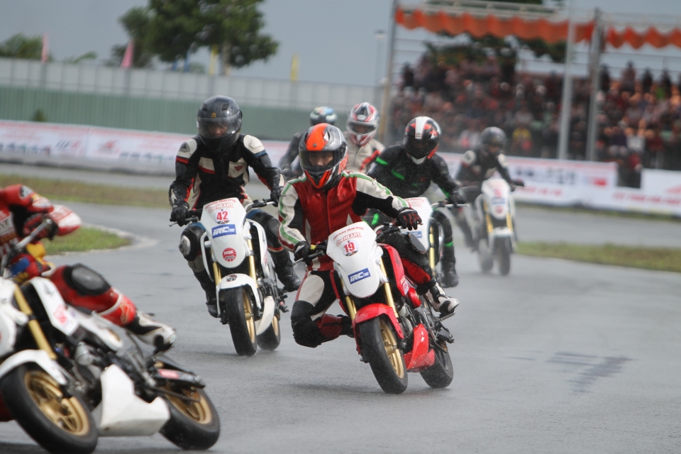 Giải đua VMRC 2019 chính thức khởi tranh giai dua vmrc 2019 chinh thuc khoi tranh