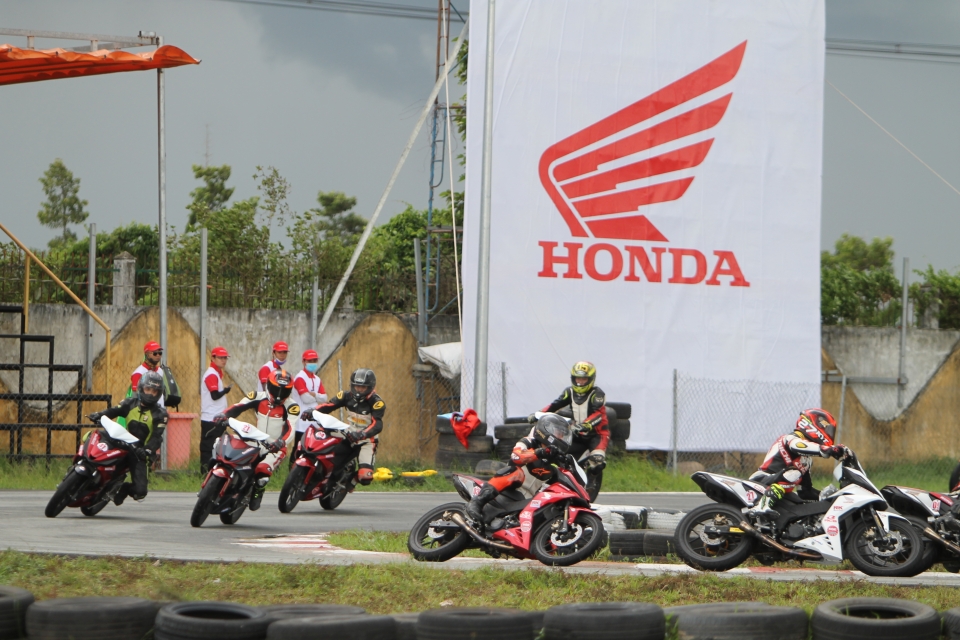 Giải đua VMRC 2019 chính thức khởi tranh giai dua vmrc 2019 chinh thuc khoi tranh