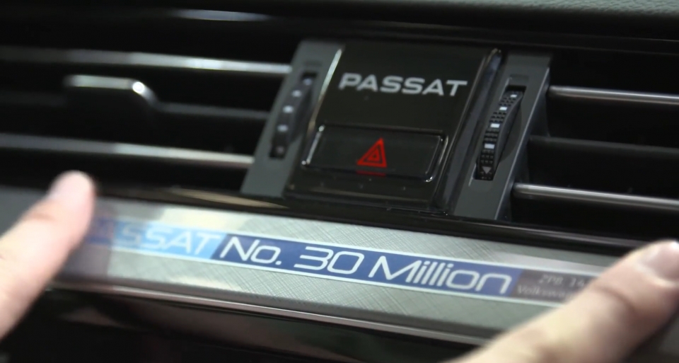 Volkswagen Passat thứ 30 triệu xuất xưởng volkswagen xuat xuong chiec passat thu 30 trieu