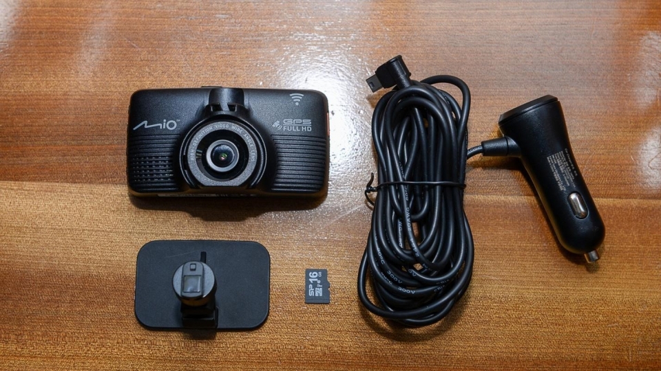 camera hanh trinh mio mivue 792 dat xat ra mieng