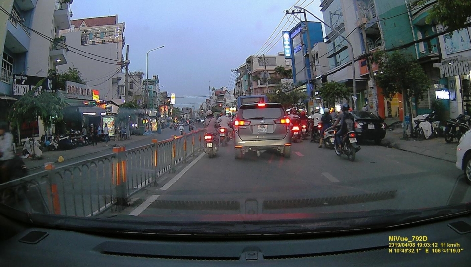 camera hanh trinh mio mivue 792 dat xat ra mieng