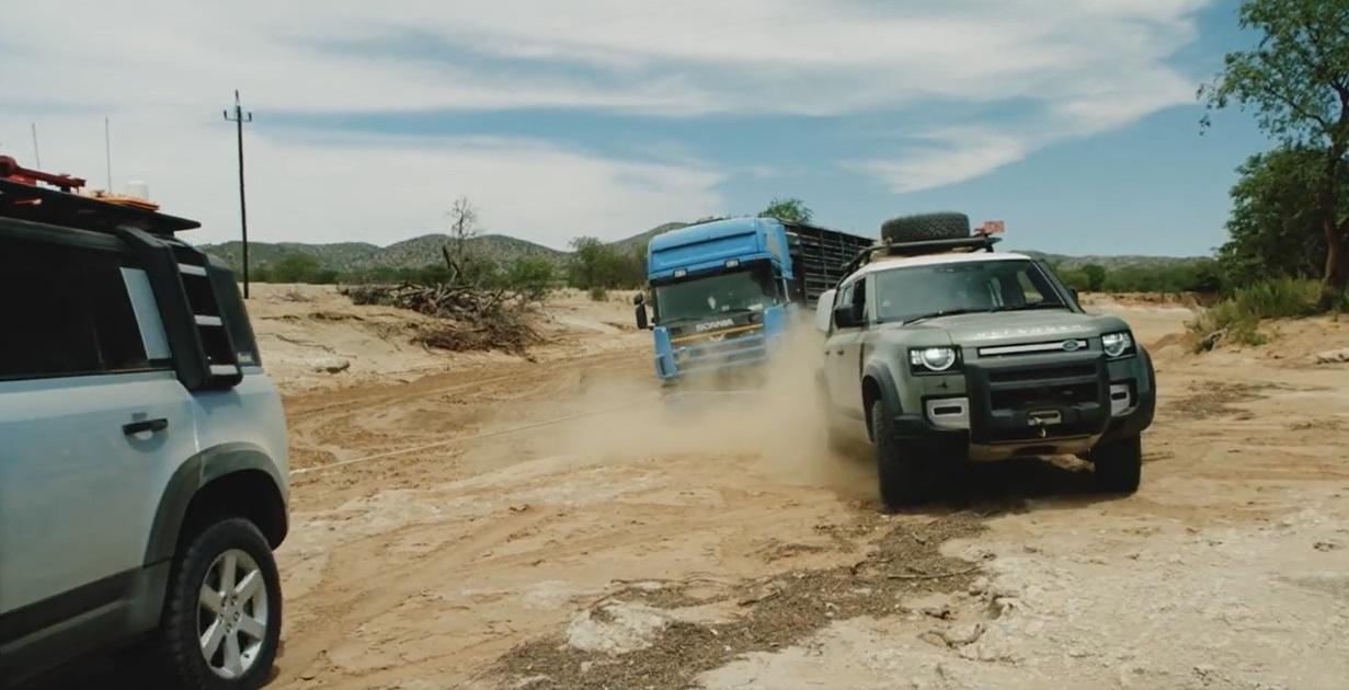 Land Rover Defender xuất hiện với sứ mệnh giải cứu land rover defender xuat hien voi su menh giai cuu