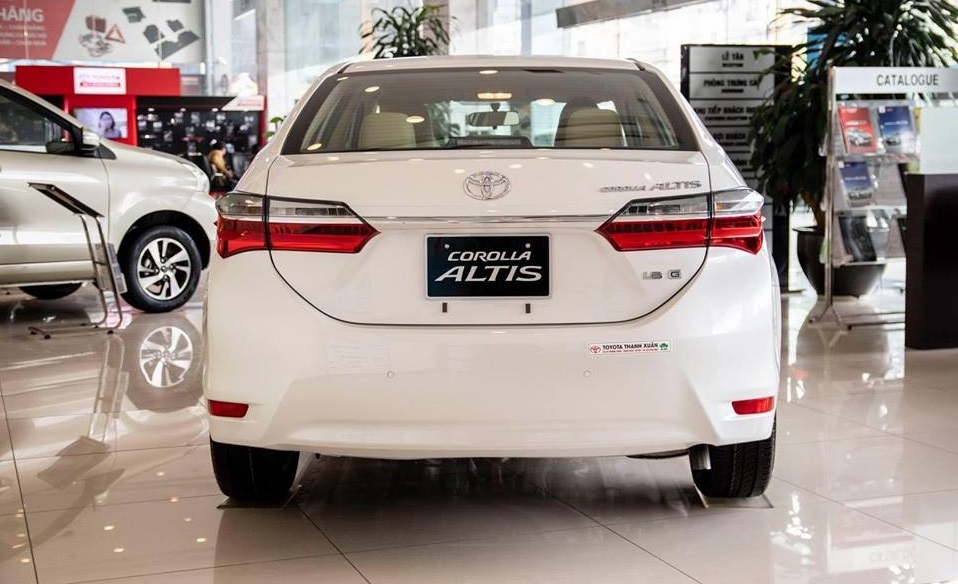 toyota corolla altis giam gia manh len 100 trieu dong tai viet nam