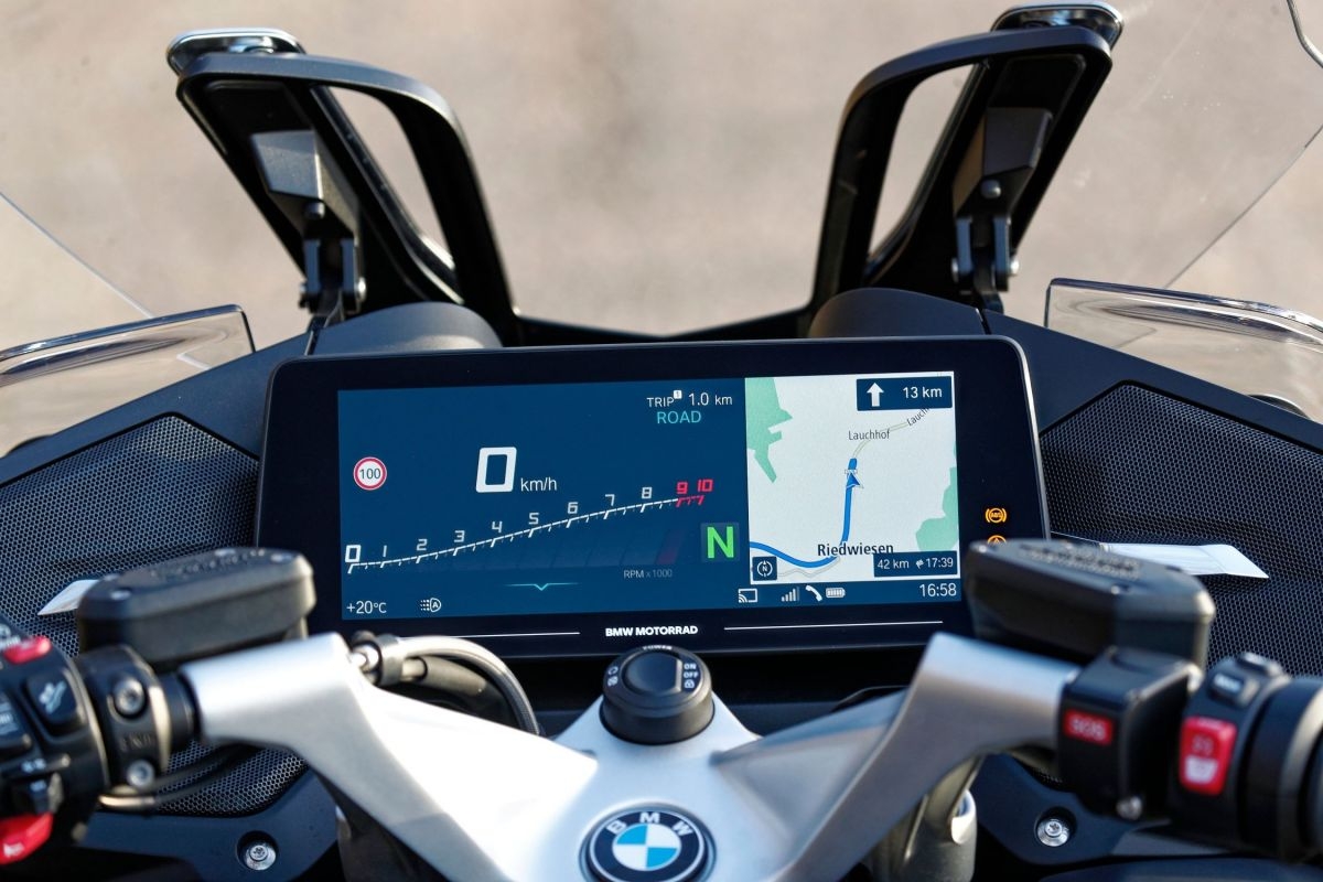 BMW R1250RT 2021 ra mắt tại Malaysia