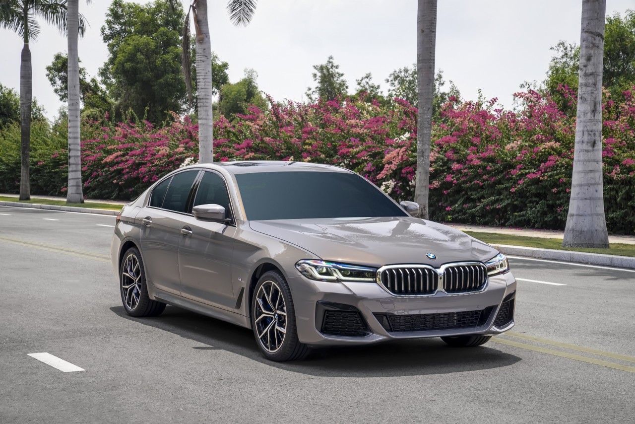 BMW 5 Series mới ra mắt, thêm gói M Sport, có giá từ 2,5 tỷ đồng BMW 5 Series mới ra mắt, thêm gói M Sport, có giá từ 2,5 tỷ đồng