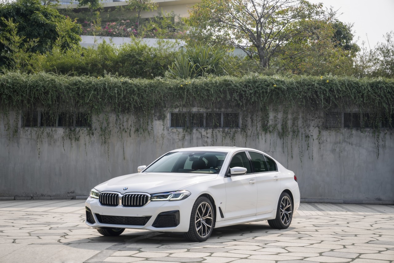 BMW 5 Series mới ra mắt, thêm gói M Sport có giá từ 2,5 tỷ đồng BMW 5 Series mới ra mắt, thêm gói M Sport có giá từ 2,5 tỷ đồng