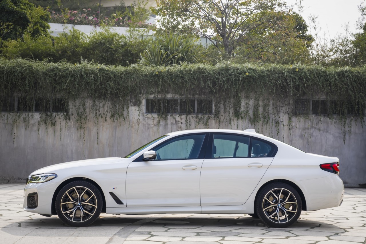 BMW 5 Series mới ra mắt, thêm gói M Sport có giá từ 2,5 tỷ đồng BMW 5 Series mới ra mắt, thêm gói M Sport có giá từ 2,5 tỷ đồng