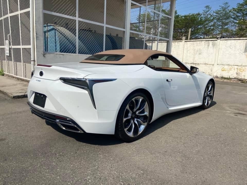 Xe thể thao Lexus LC 500 mui trần về Việt Nam với giá hơn 10 tỷ đồng Xe thể thao Lexus LC 500 mui trần về Việt Nam với giá hơn 10 tỷ đồng