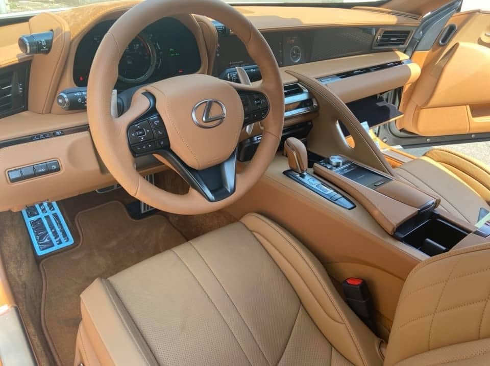 Xe thể thao Lexus LC 500 mui trần về Việt Nam với giá hơn 10 tỷ đồng Xe thể thao Lexus LC 500 mui trần về Việt Nam với giá hơn 10 tỷ đồng