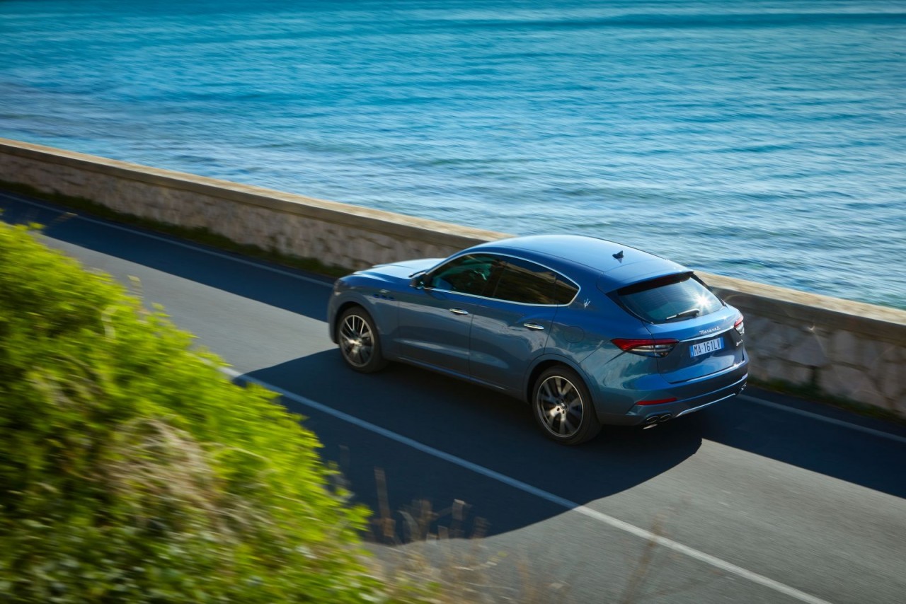 Maserati ra mắt mẫu SUV Hybrid đầu tiên Maserati ra mắt mẫu SUV Hybrid đầu tiên