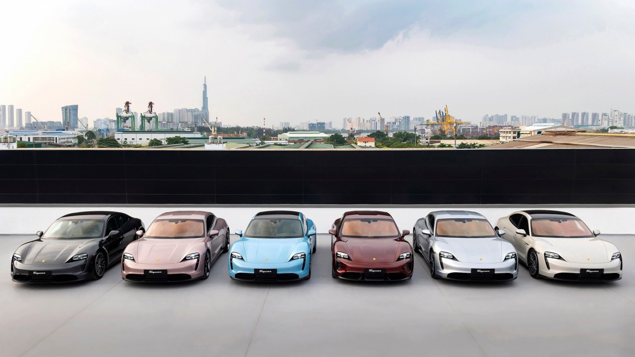 Những chiếc Porsche Taycan đầu tiên được giao đến khách hàng tại việt Nam Những chiếc Porsche Taycan đầu tiên được giao đến khách hàng tại việt Nam