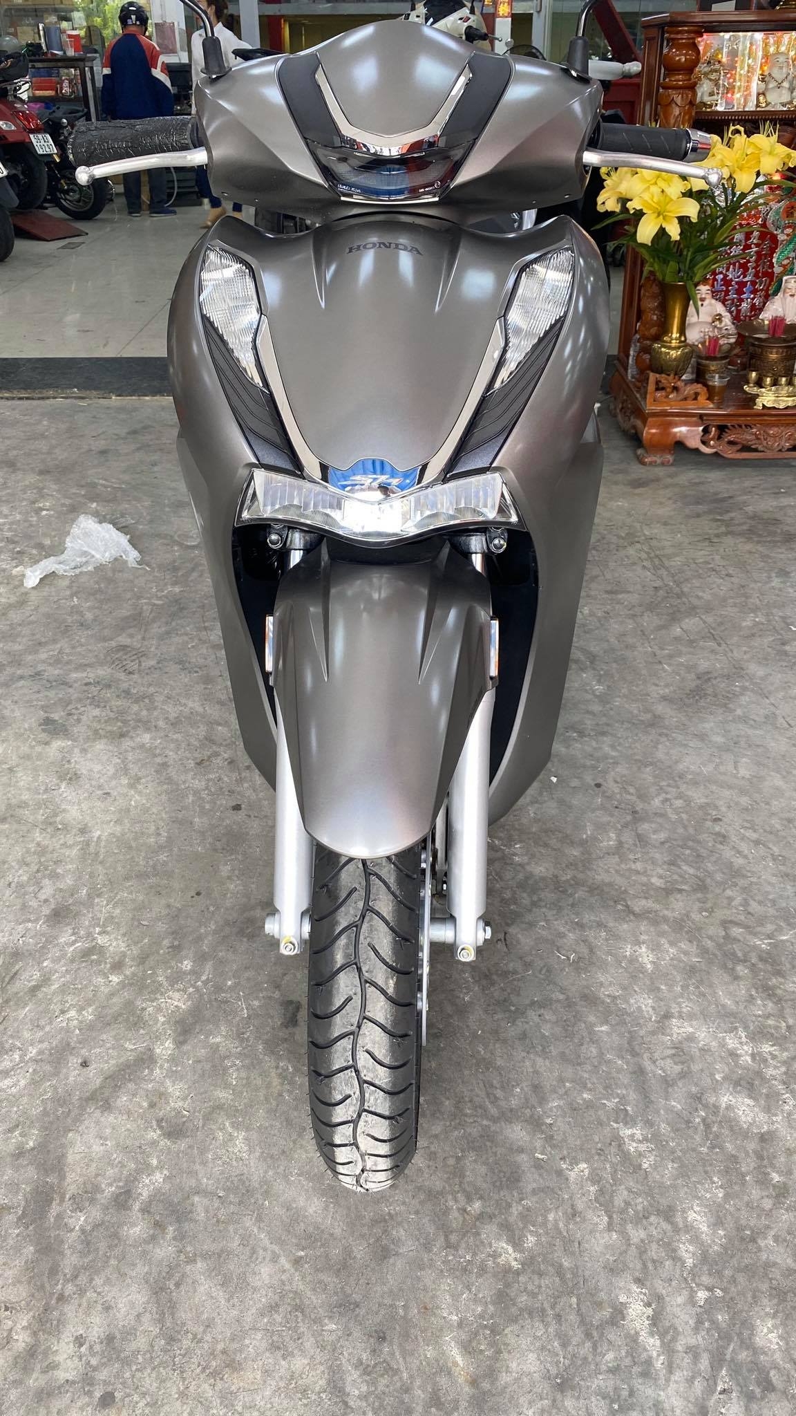 Honda SH 350i 2021 đầu tiên về Việt Nam, giá 400 triệu đồng