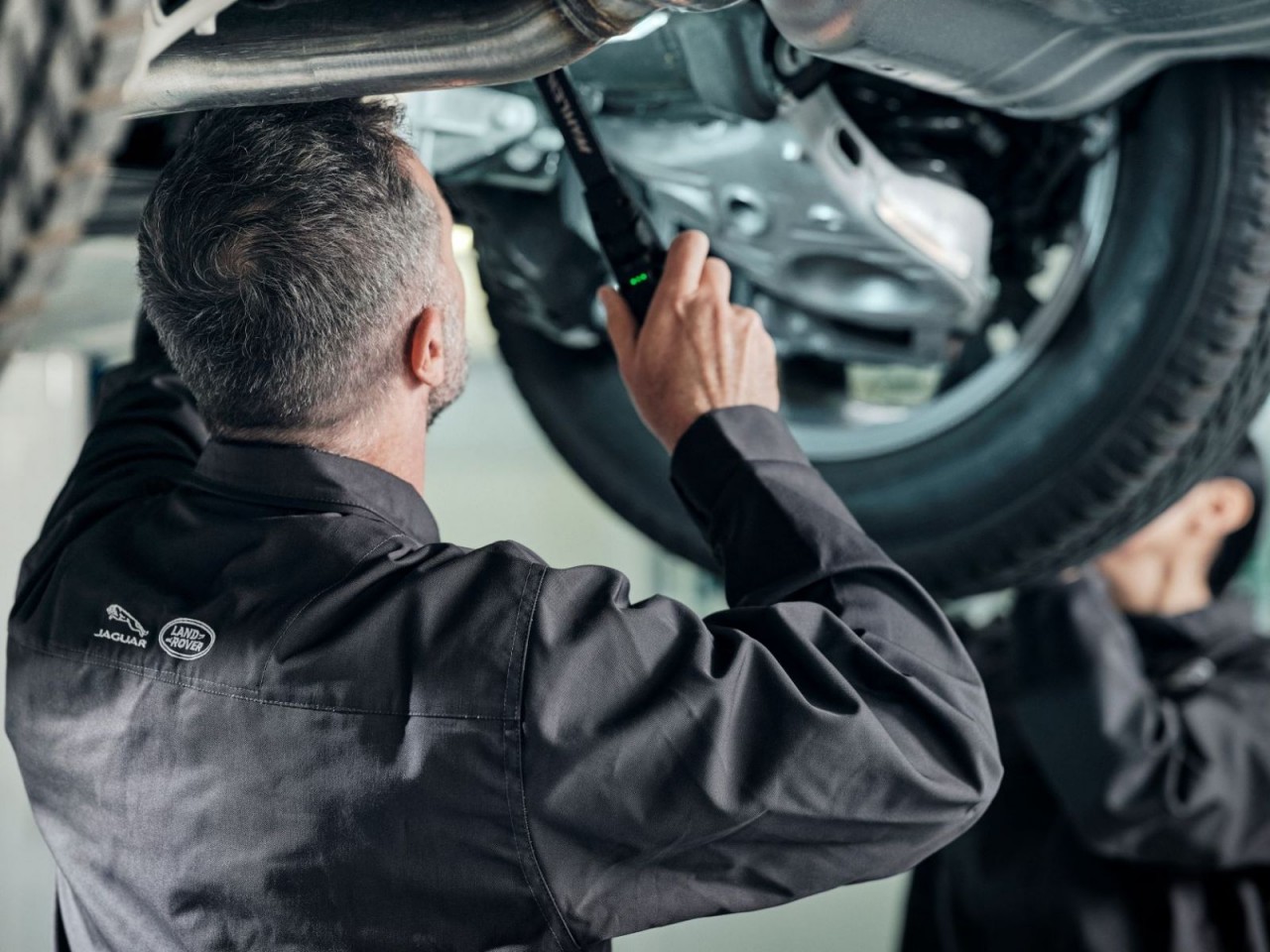 Jaguar và Land Rover Việt Nam khởi động chương trình Chăm sóc xe mùa hè