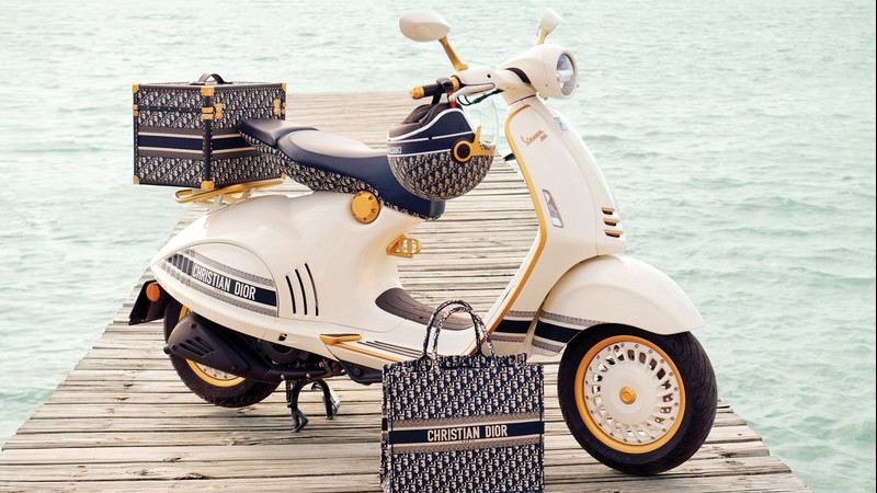 Vespa 946 Christian Dior bị đẩy giá lên tới 2 tỷ đồng