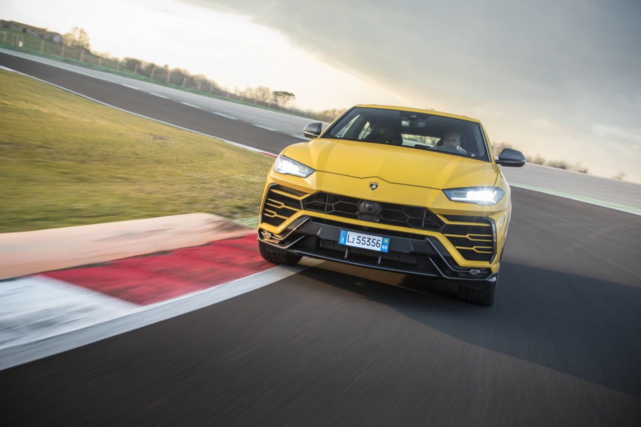 Lamborghini Urus chính hãng, có giá 13,1 tỷ đồng Lamborghini Urus chính hãng, có giá 13,1 tỷ đồng