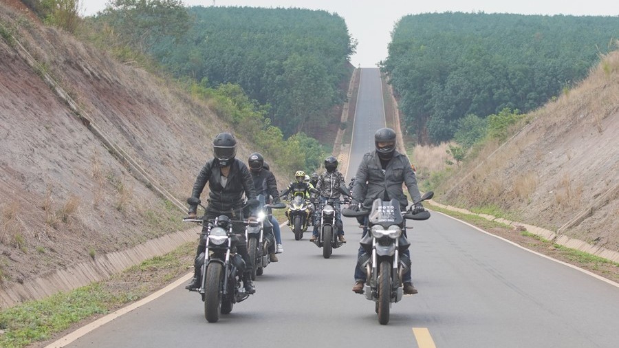 Hành trình Tây Nguyên cùng Aprilia và Moto Guzzi