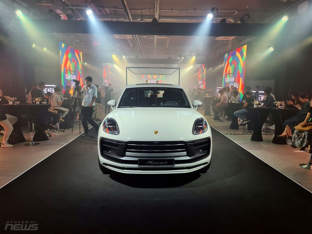 Porsche Macan ra mắt, giá từ 2,99 tỷ đồng và chưa bao gồm option Porsche Macan ra mắt, giá từ 2,99 tỷ đồng và chưa bao gồm option