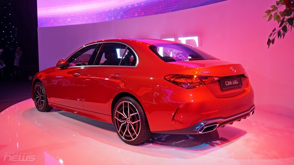 Mercedes-Benz C-Class hoàn toàn mới ra mắt, giá từ 1,6 tỷ đồng