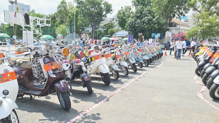 Hơn 1000 xe Vespa tụ hội tại Vespa Day 2022 Hơn 1000 xe Vespa tụ hội tại Vespa Day 2022
