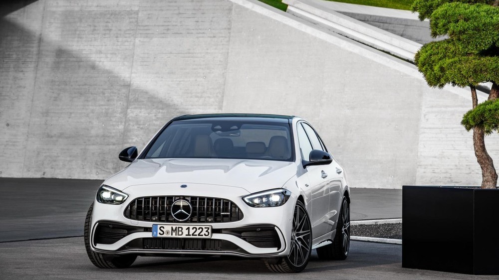 Mercedes-AMG C43 4Matic mới có công suất gần bằng siêu xe