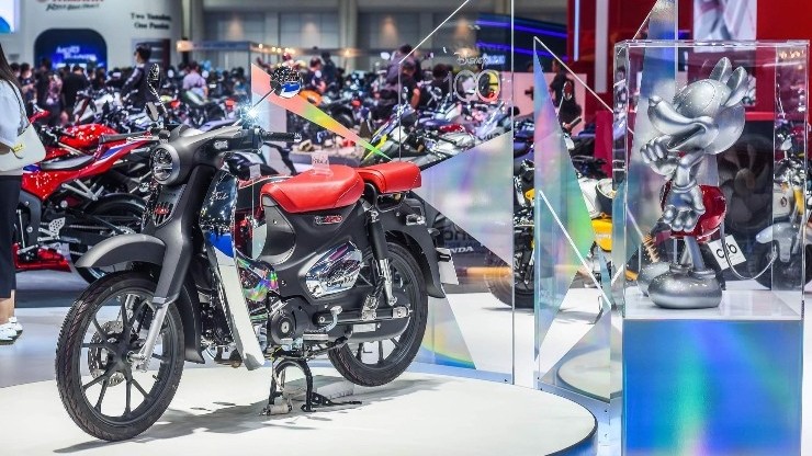 Honda Super Cub C125 có thêm phiên bản chuột Mickey