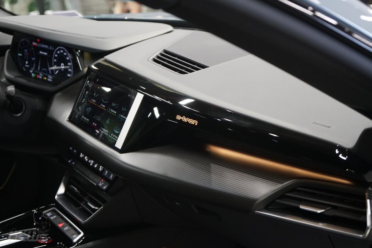 Cận cảnh xe thể thao điện Audi RS e tron GT, giá 5,9 tỷ đồng