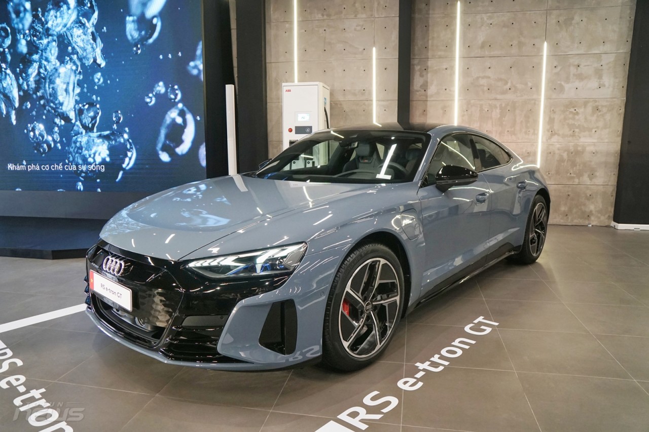 Cận cảnh xe thể thao điện Audi RS e-tron GT, giá 5,9 tỷ đồng